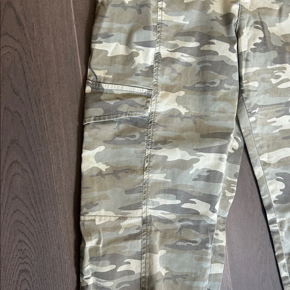 Sanctuary Rebel Camo Cargo Joggers Women’s Size 29 - Picture 12 of 13